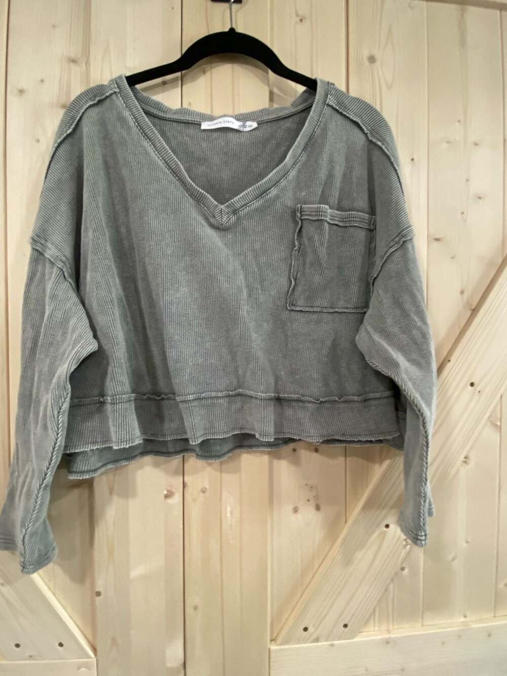 Altar'd State Green Ribbed V-Neck Cropped Long Sleeve Top with Pocket xxs